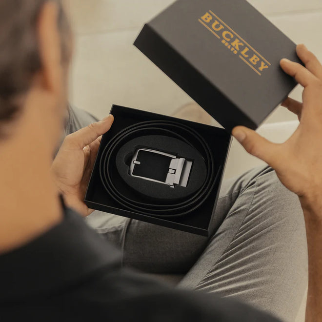 Nous ne créons pas seulement des ceintures ; nous façonnons des déclarations. Nos designs vont au-delà de l'ordinaire, redéfinissant la perception des ceintures — les transformant en symboles de qualité, d'élégance et d'individualité. Chaque ceinture Buckley est plus qu'un produit ; c'est une innovation, offrant quelque chose de vraiment distinct sur le marché.